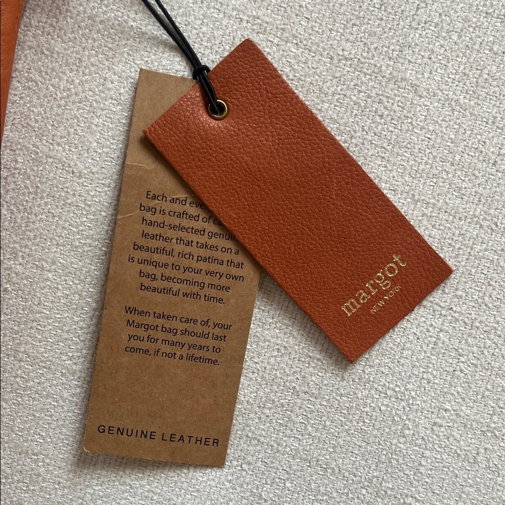 Margot New York Classic Brown Fold over Crossbody Bag.
Tags on.
Genuine leather - Picture 4 of 11